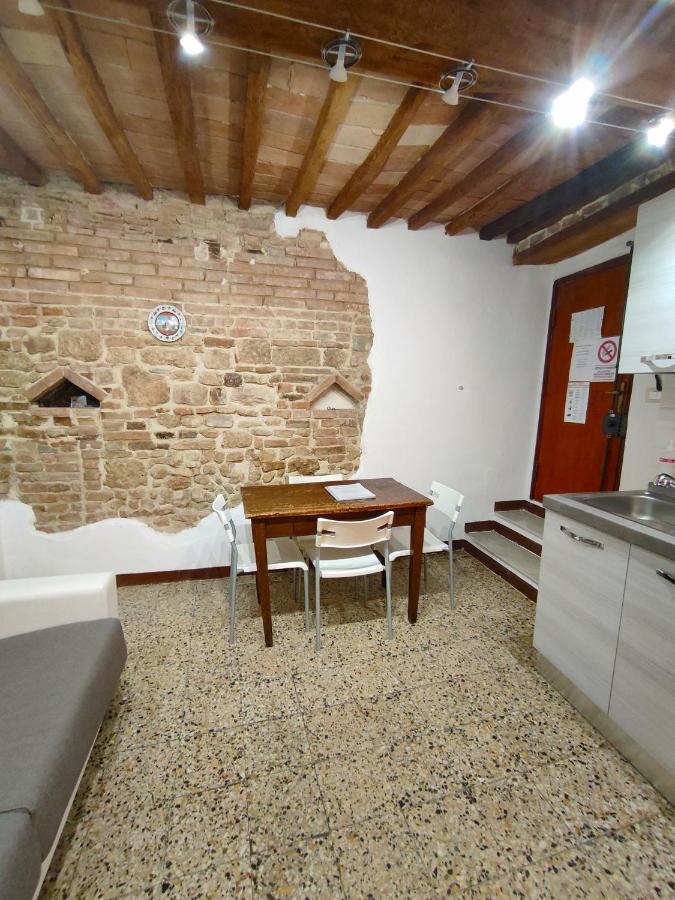 Casa Vicolo Delle Chiavi Apartment Poggibonsi Bagian luar foto